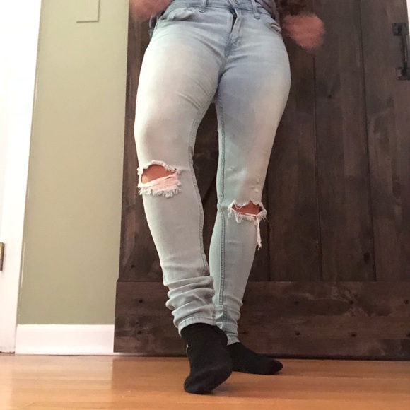 Light wash ripped jeans - Picture 1 of 6